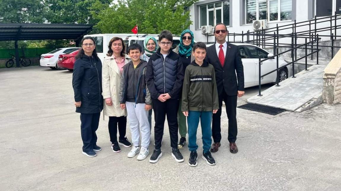 Okulumuz 6. Sınıf öğrencileri,Ankara ODTÜ kampüsünde yapılacak Türkiye Okullar arası Zeka Oyunları Türkiye Finallari için yola çıktılar. Öğrencilerimize başarılar dileriz.